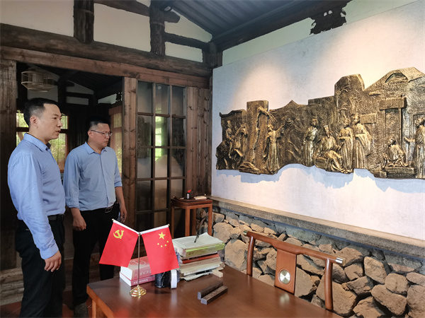 调研组一行考察东溪精舍.jpg