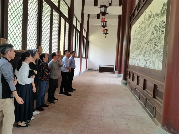 调研组一行考察吴航书院.jpg